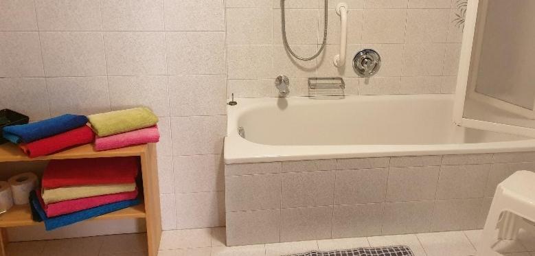 Hofer Hof Apartment กัสเตลรอตโต ภายนอก รูปภาพ