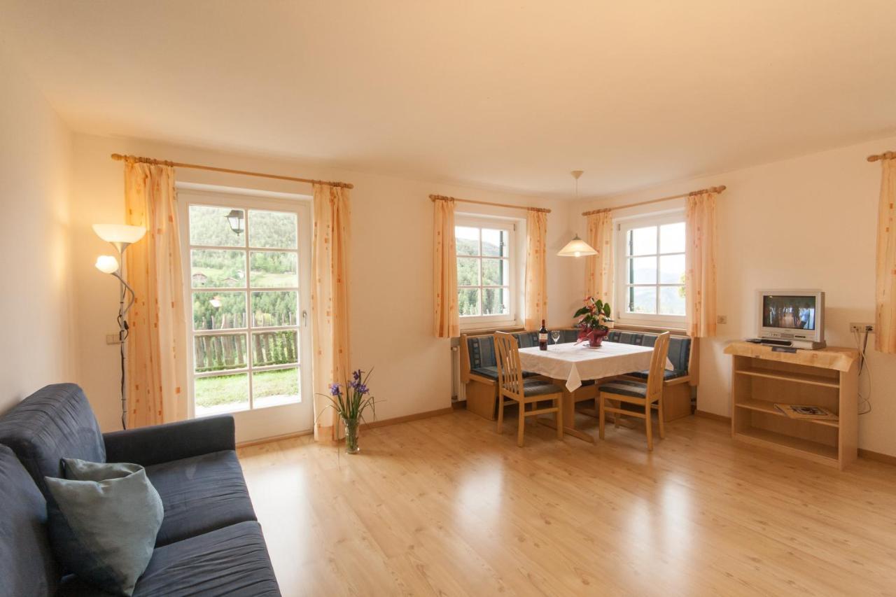 Hofer Hof Apartment กัสเตลรอตโต ภายนอก รูปภาพ